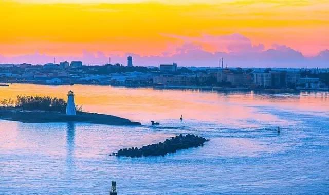 世界上唯一的粉色沙滩最性感的海滩免签了