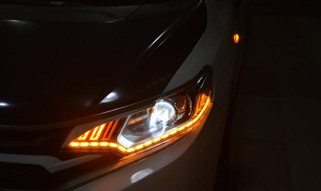 本田飞度gk5爆改野马款日行灯流光转向青岛三横渠改灯改装