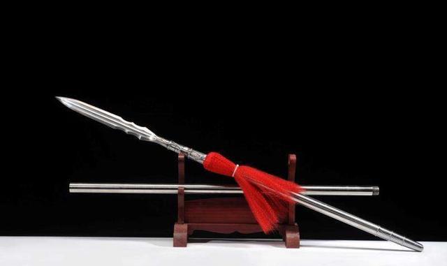 浮雕款藤龙胆亮银枪常山子龙跨马兵器