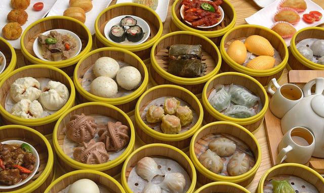 这是中国人的早餐,可以相比满汉全席的,样样都有,种类非常多样化!