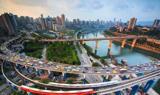 长江上中下游三大代表城市: 重庆,武汉,上海 当初在