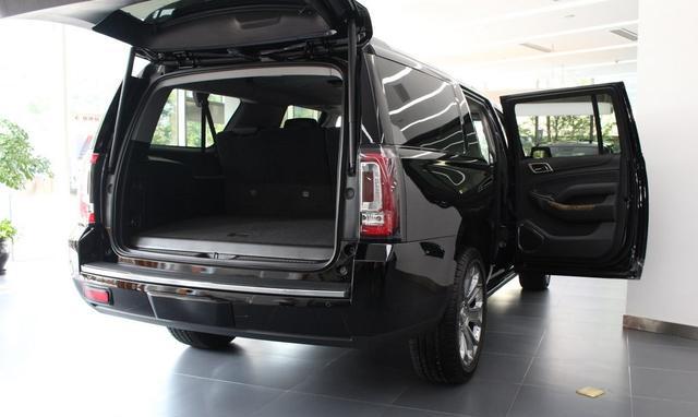 实拍gmc育空河全尺寸7人座领先级豪华越野车