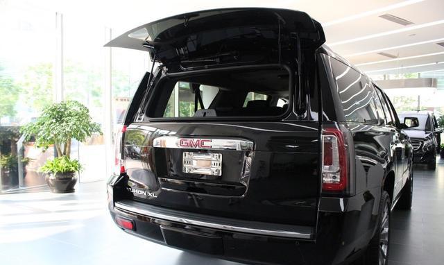 实拍gmc育空河全尺寸7人座领先级豪华越野车