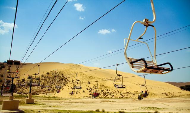 距北京最近的沙漠, 时常发出怪声, 拥有世界上第一条沙漠索道