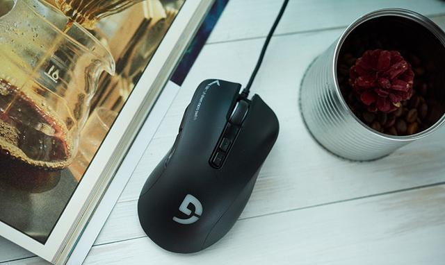 富勒g90作为富勒首款采用光磁微动的游戏鼠标,着实吸引了不小外设玩家