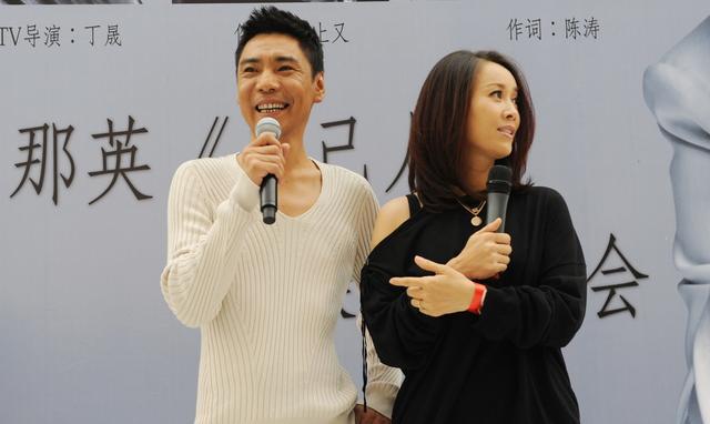 51岁屠洪刚3任妻子对比,第二任最漂亮,第一任是中美混血