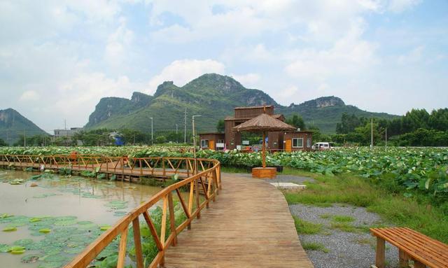 著名景点有:温罗温泉旅游度假区,宴石山风景名胜区,千鹤岛,绿珠庙