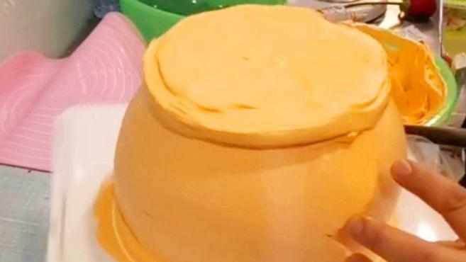 牛人!还以为裱花大师要做"大炮"蛋糕,看到后面惊艳了!