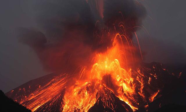 4万年前,多巴超级火山爆发,极大地改变了地球的大气层和生态系统,给