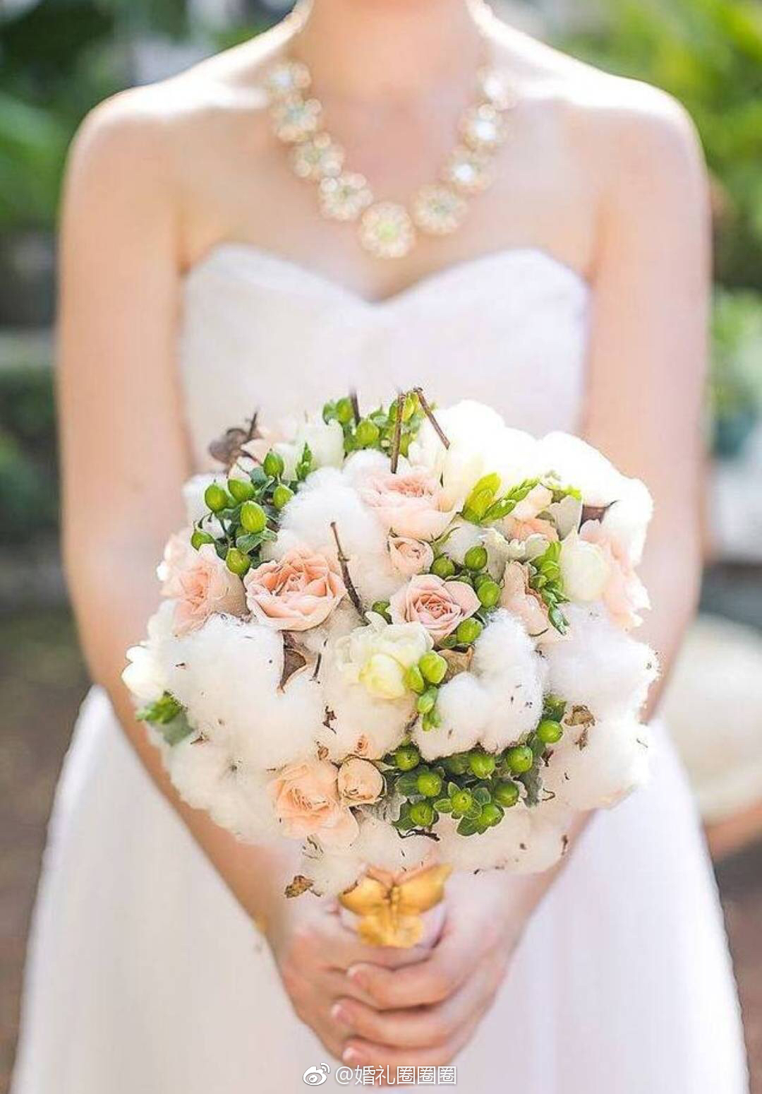 新娘手捧花除了鲜花你还可以选择其他装饰元素