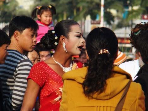 数万缅甸人来云南谋生,中国贫民窟是天堂,女孩最想嫁中国人