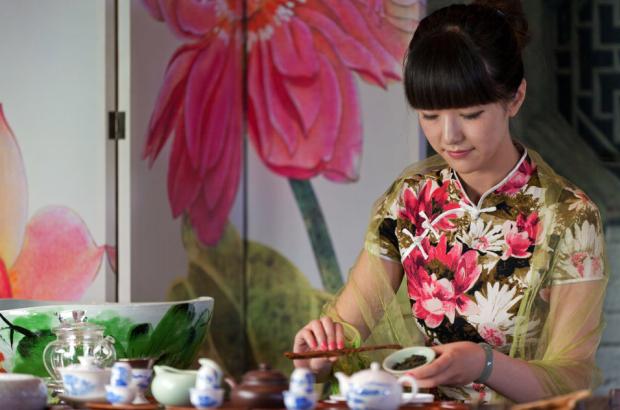 曝光最新骗局:微信上出现大量"卖茶女",你是否也上当了?