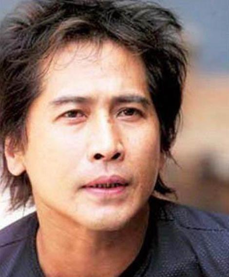 曾经的台湾四大天王齐秦,54岁时三度当爹,娇妻竟然与大儿子同龄