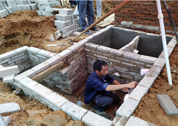 在农村,如何选择建造化粪池的地点,又该怎么建造呢?