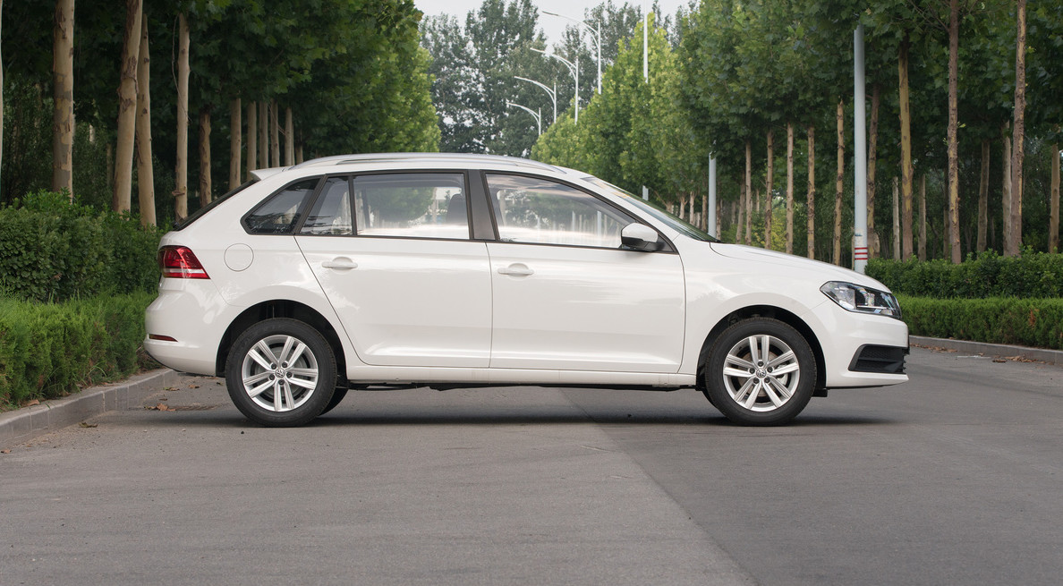 新款桑塔纳"变身"跨界旅行车,大众的"福音",仅售5.79万