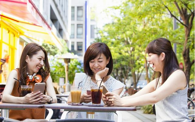 把女同事当真心朋友,结果我却成了恶人,背后原因太现实了!