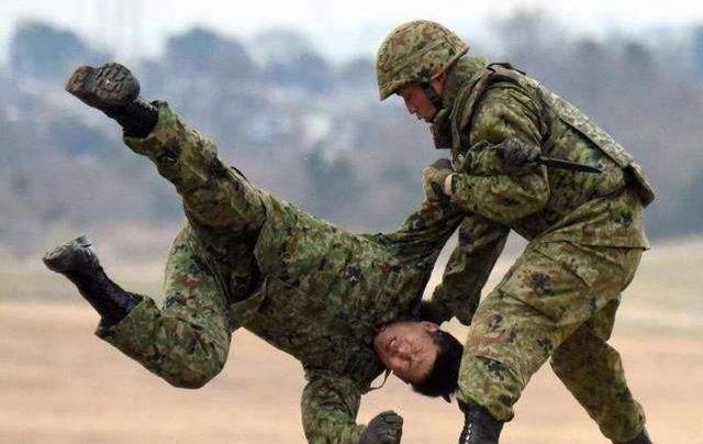 军人在部队打架,会受到什么惩罚?后果比你想象的还要残酷