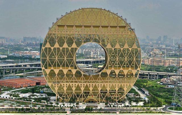 中国最丑建筑斥资10亿建138米却被称土豪圆最丑广州地标