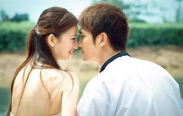 异性同事,在微信上有这5个小动作,说明可能暧昧了