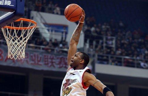 麦迪当年在CBA有多轰动? 客场球迷全部倒戈,