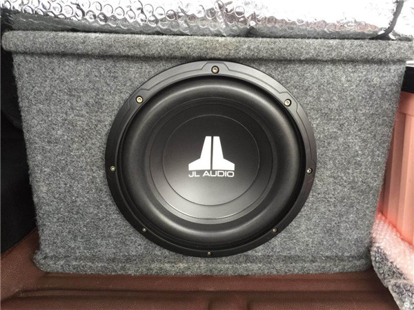 美国派贝斯500d低音功放可以显示出强劲,富有节奏而自然的音质,极富