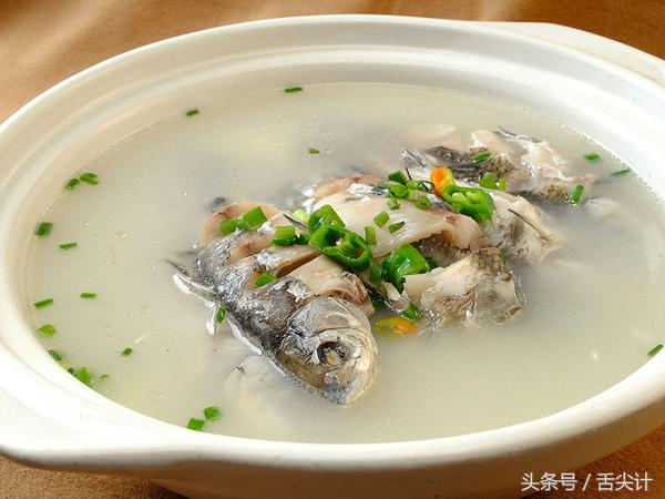 魚湯怎麼熬最鮮美3分鐘教你熬一碗濃郁營養的鯽魚湯