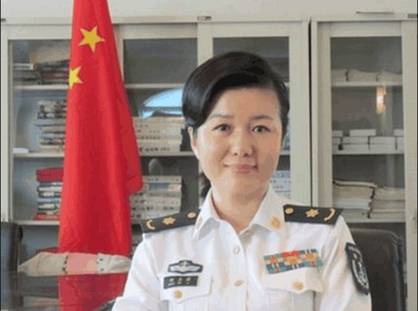 郑卫莉近照二婚嫁给三婚杜志国对亲生儿子的爱都给了继子