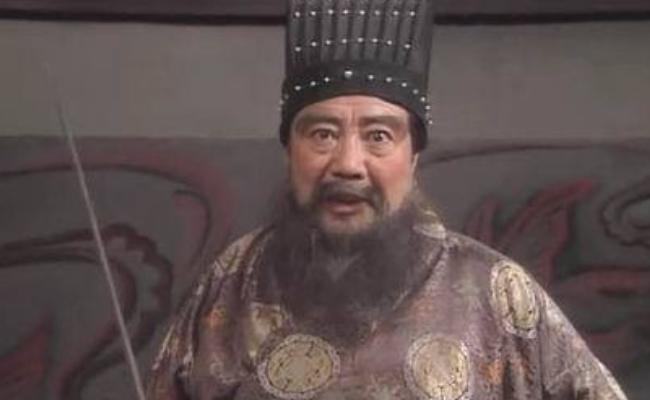 其实纵观董卓一世,太过于顺利了,并且这种有权有钱的感觉让他的性格