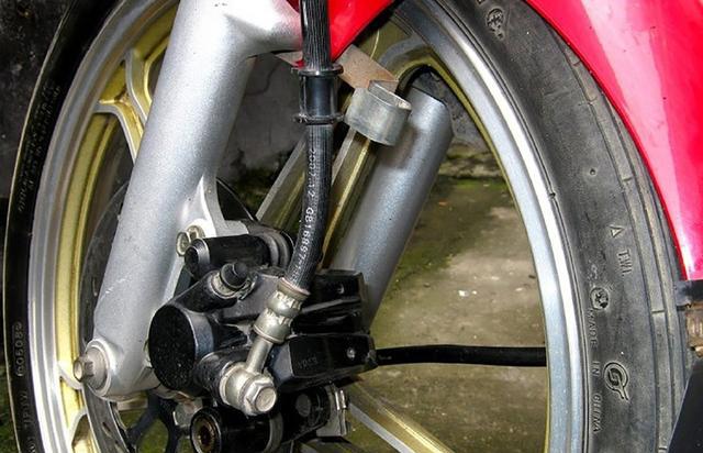 摩托车的碟刹系统如何检修?这几个知识点拿走不谢!