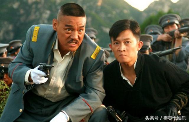 之后又陆续在《火蓝刀锋》并饰演蒋小鱼,《大秧歌》里饰演男主角海猫.