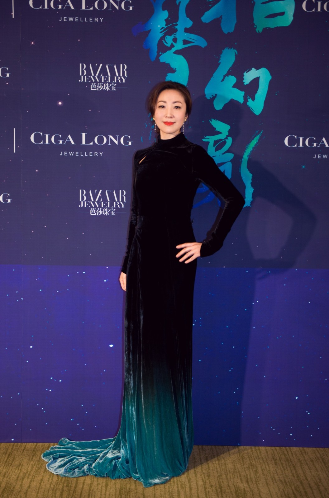 身为国家话剧院演员的赵芮不仅有着丰富的舞台剧经验,在电影电视剧上