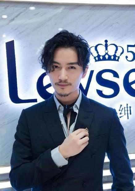 陈晓胡子造型man爆了网友:羡慕陈妍希