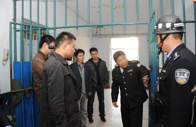 他是退伍特种兵,盗窃50万入狱,越狱后上千名警察才抓住他