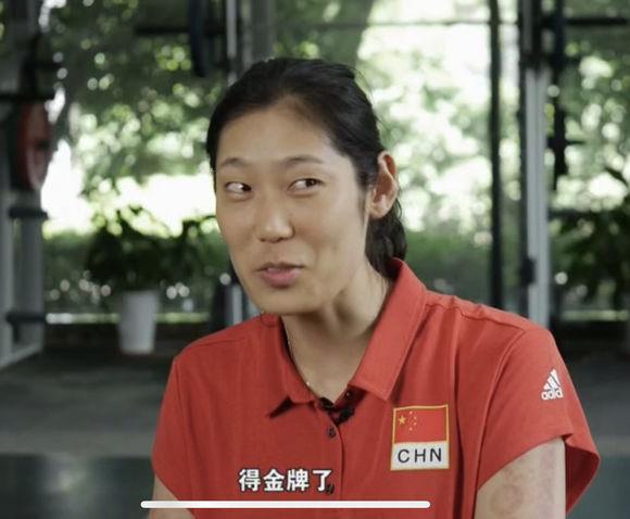 朱婷最新表情包再度走红,赛场外的婷女王原来这么逗