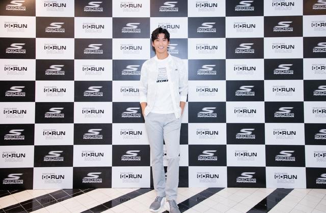 窦骁机场凹造型"用力过猛",穿这么帅谁敢看啊?