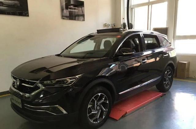 首辆黑色19款东风风神AX7到店,配宝马引擎,售