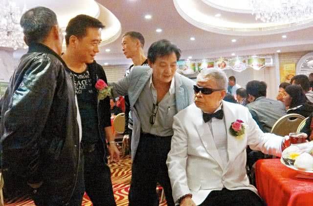 和胜和的大佬们自然是气不过了,于是就联手给警方施加压力,最后无奈之