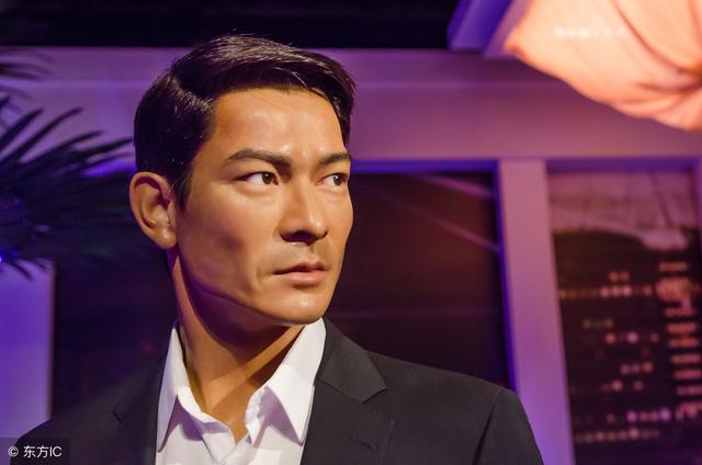 一工地帅哥因长相酷似刘德华而爆红网络,网友:刘德华双胞胎兄弟