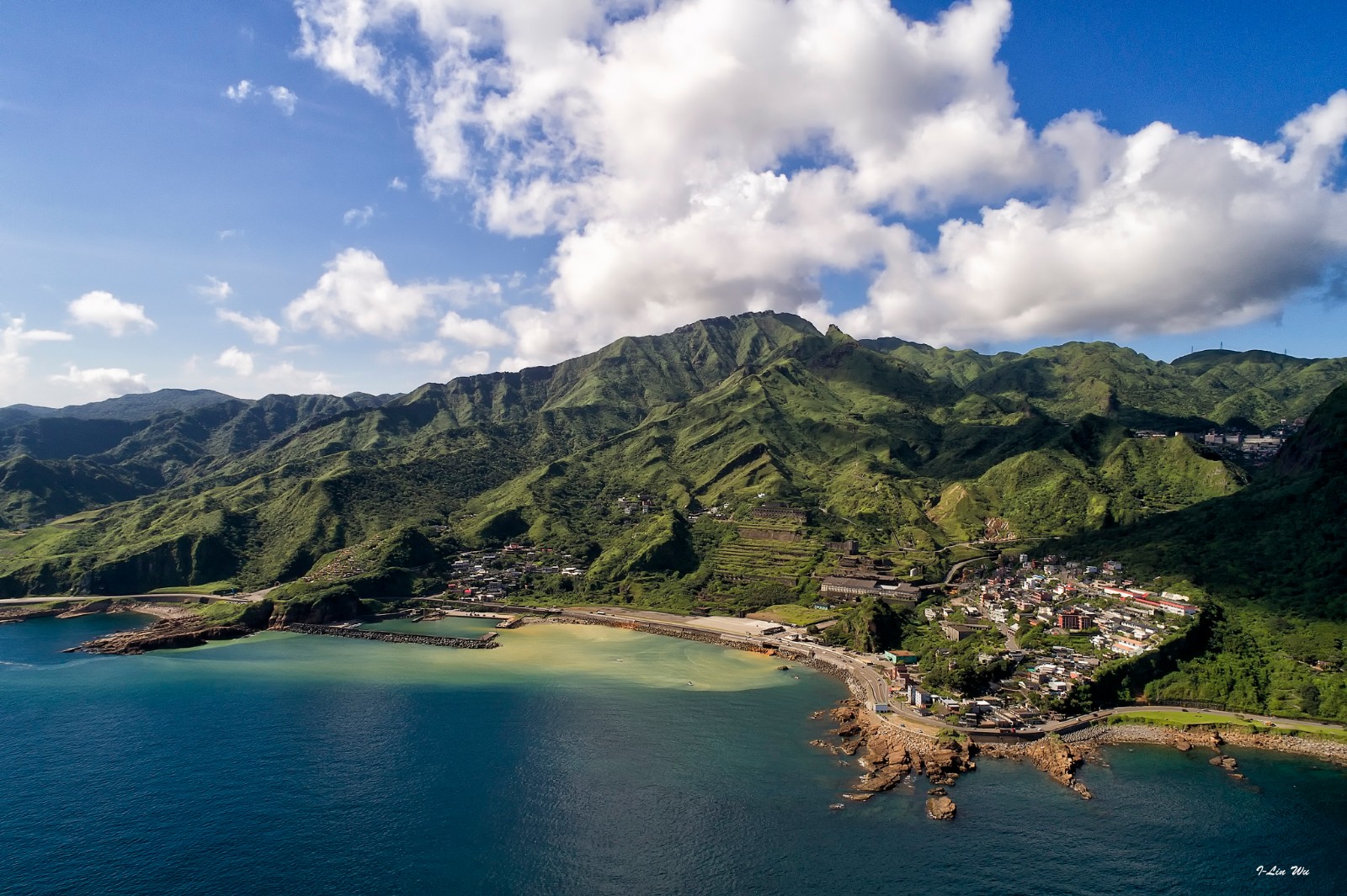 台湾神秘阴阳海,一半蓝色一半黄色,竟是这个原因造成