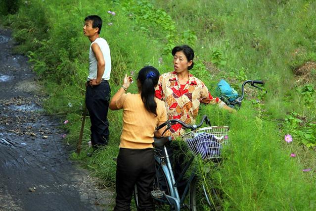 农村里一些亲兄弟姐妹们,为啥他们之间的关系还不如陌生人?