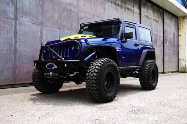 两门版rubicon相关于四门版车型愈加精美,越野功能也愈加拔尖.