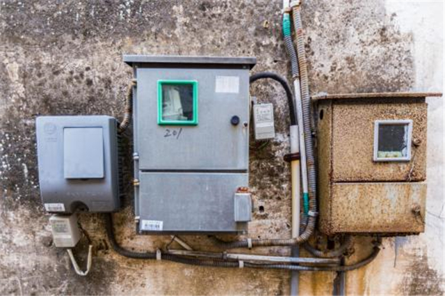 为什么把磁铁放在电表上能偷电老电工一语道破