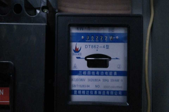 为什么把磁铁放在电表上能偷电老电工一语道破