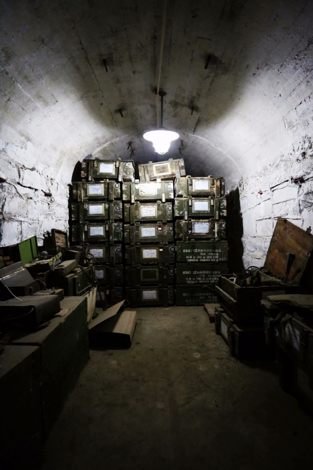 其地下钢铁长城更是堪称中国北线的"马奇诺防线"矗立的碉堡,神秘的