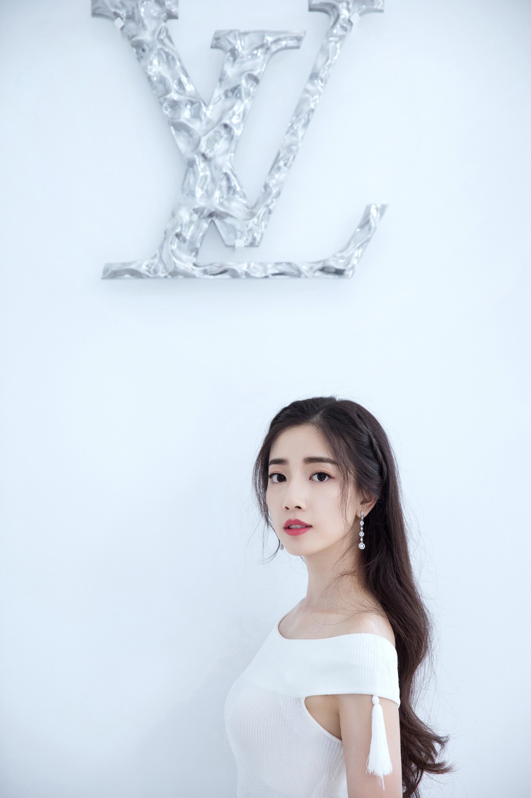 新晋演员马梦唯现身路易威登espace文化艺术空间 参观展览