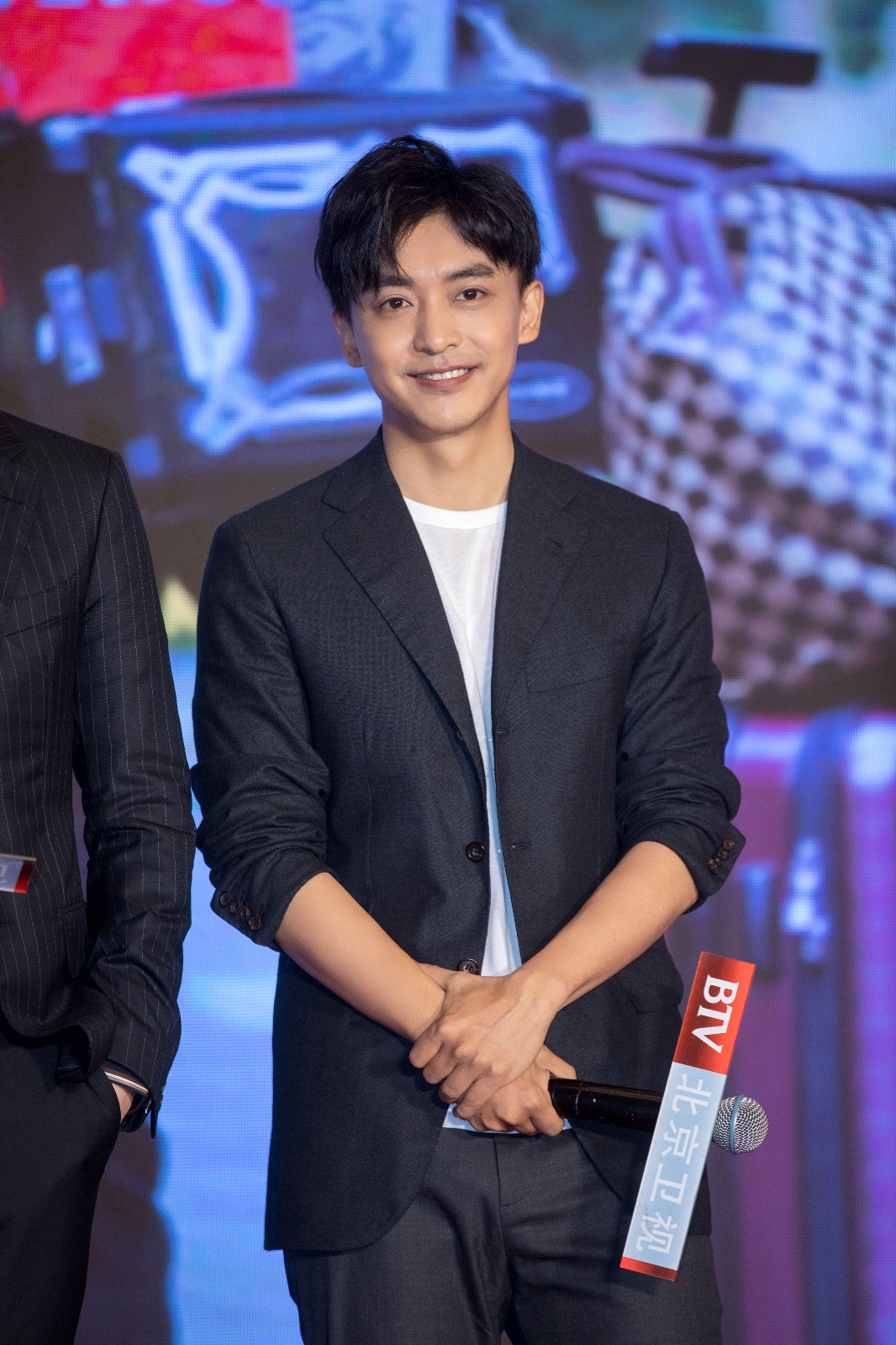 电视剧《合伙人》热播 李佳航实力演绎创业时代高情商男神