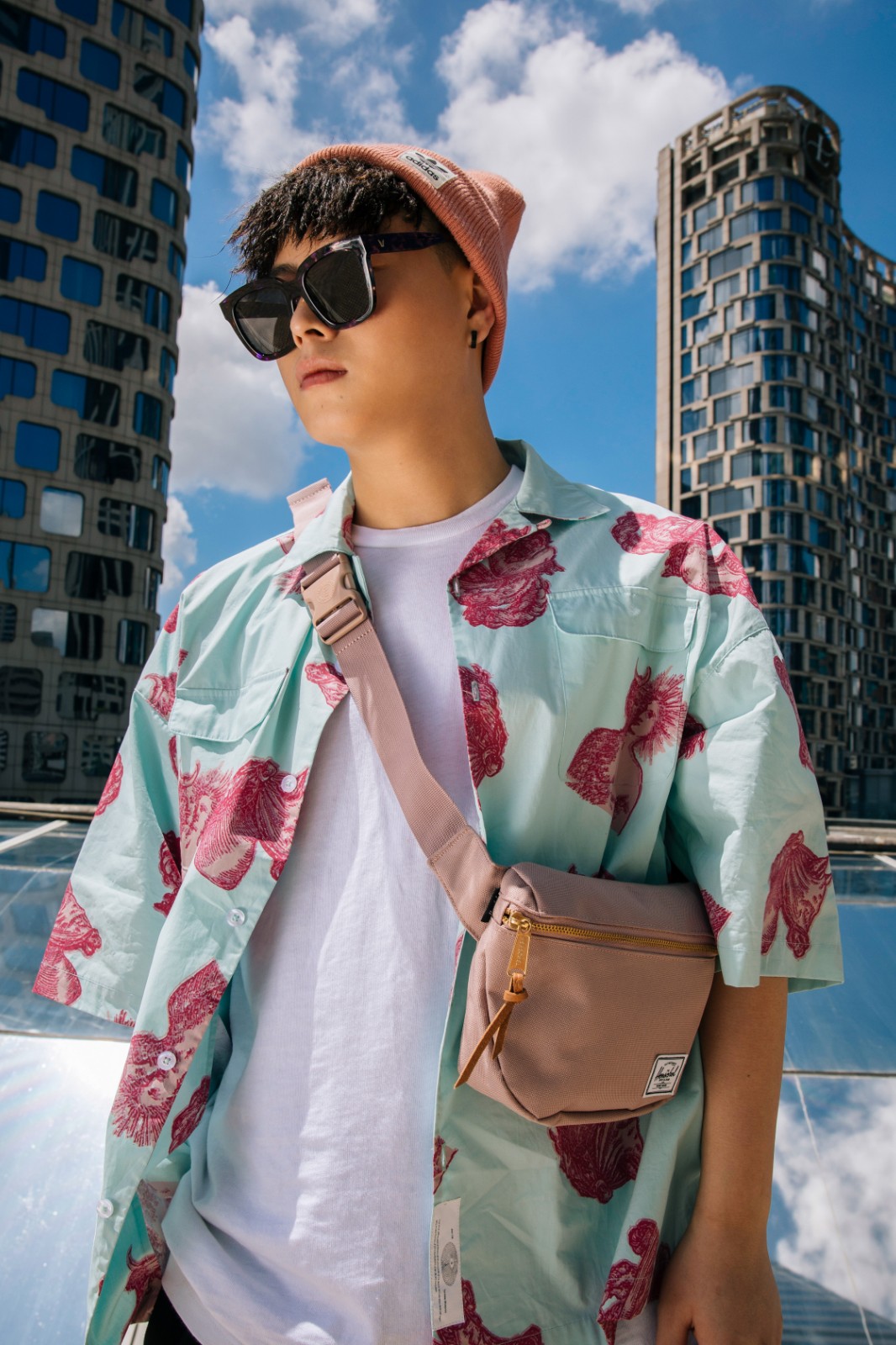 小青龙盛夏强劲清爽说唱 全新单曲《call me》演绎浪漫说唱派