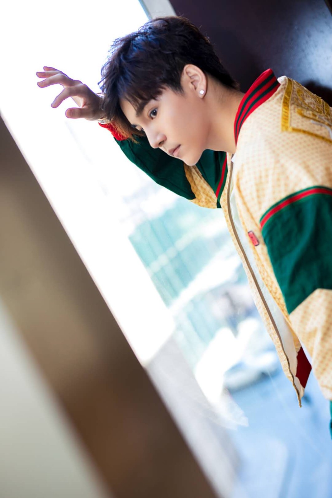 近日,新生代演员孙博豪曝光一组阳光写真,尽显男神魅力.