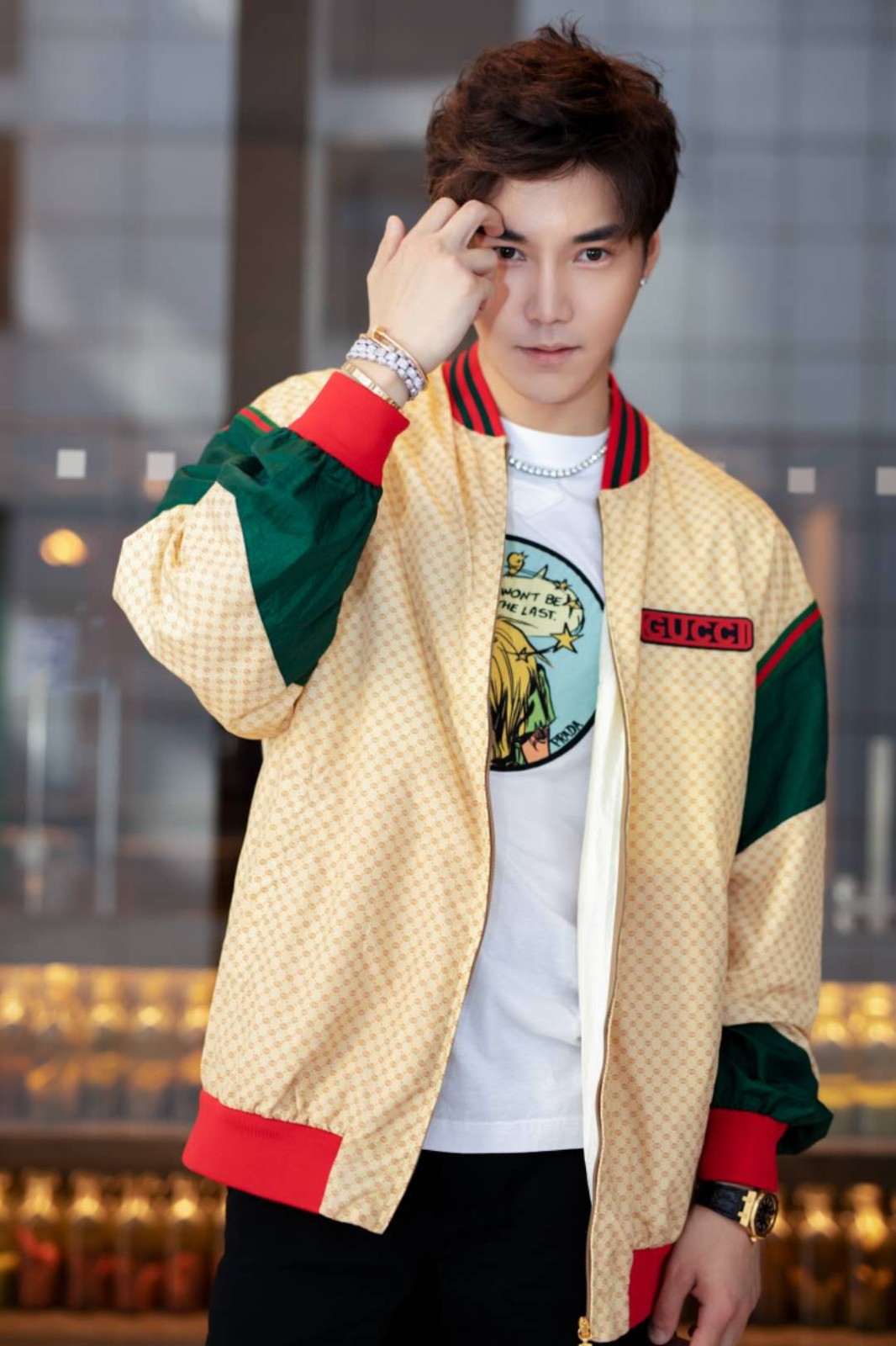 孙博豪帅气曝光写真 尽显阳光清新__财经头条