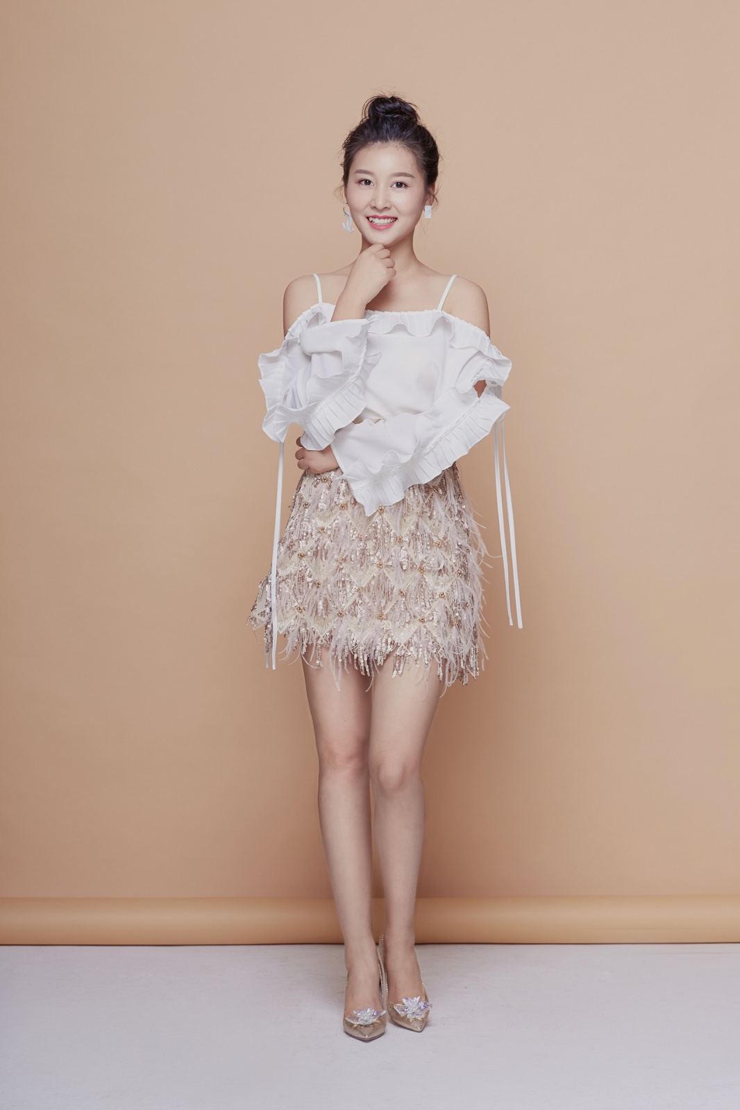 行走的荷尔蒙谢孟伟晒妻子探班合影暖暖告白又来撒糖